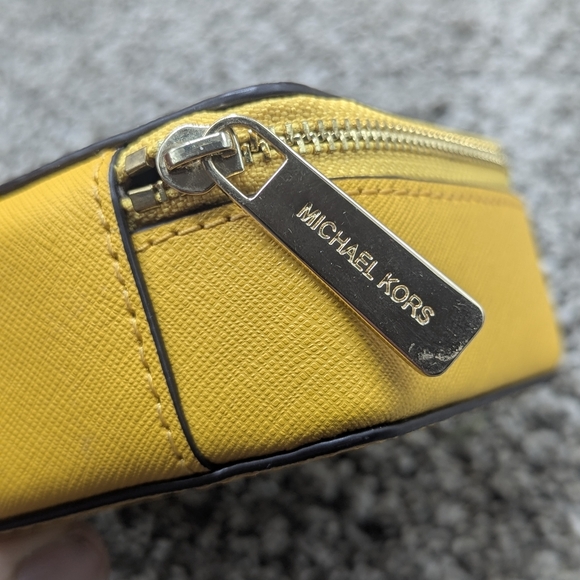 Michael Kors Yellow Leather Zip Around Travel Ring Jewelry Case - Picture 3 of 7